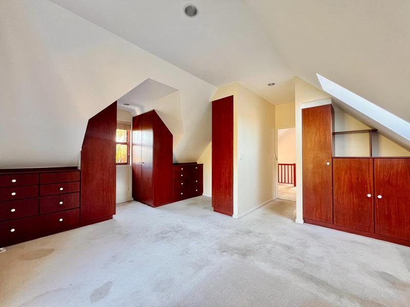 8 Bedroom Property for Sale in Hout Bay Western Cape